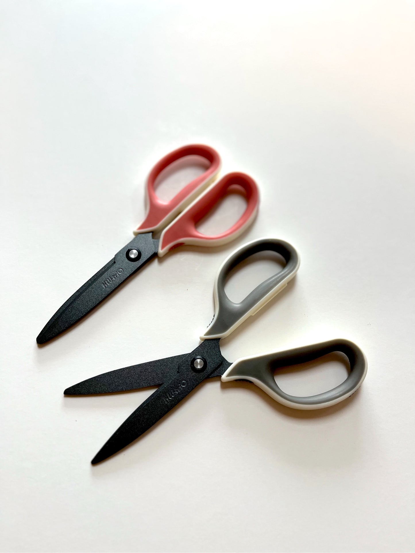 Crafting non-stick scissors