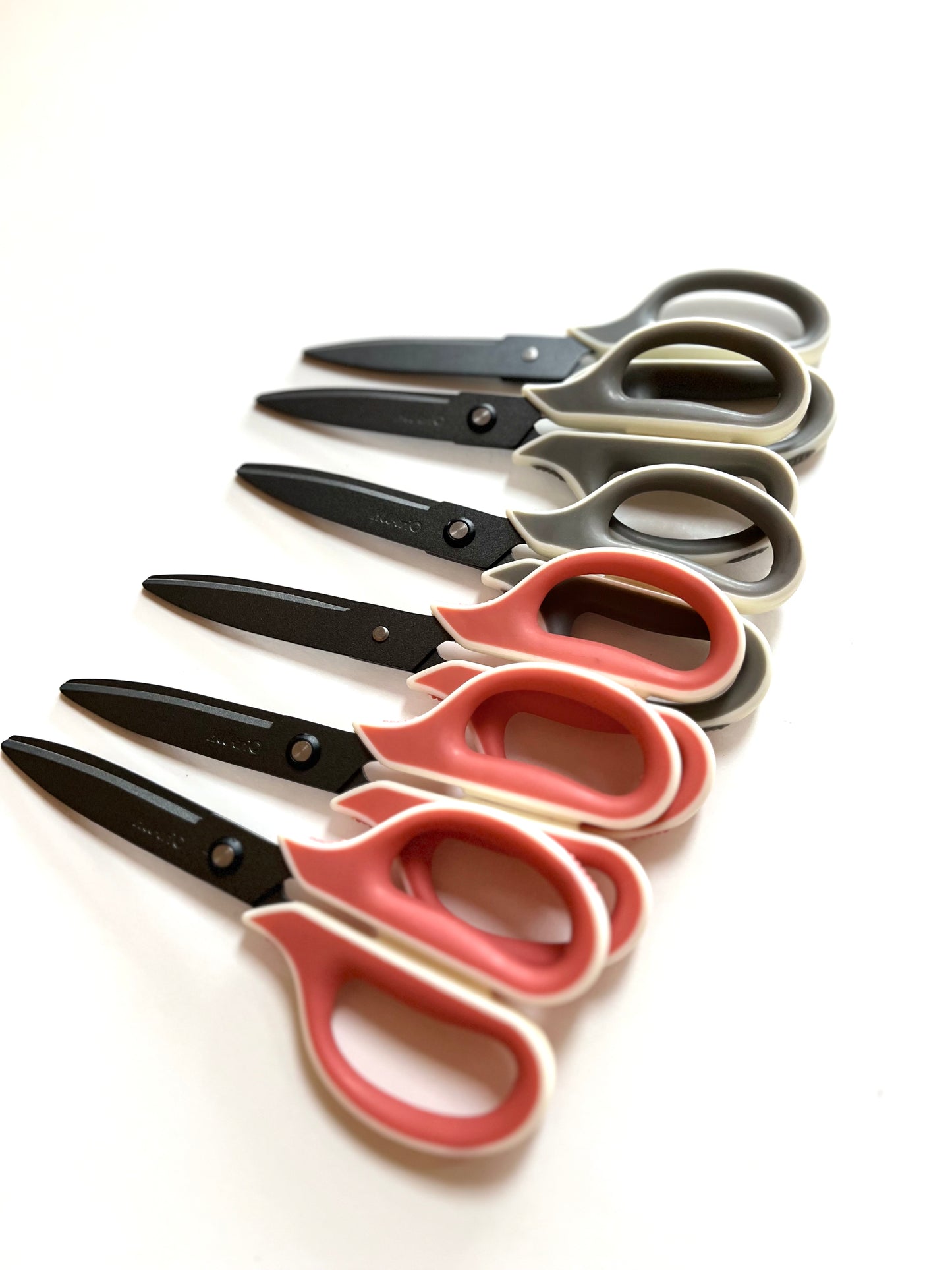 Crafting non-stick scissors