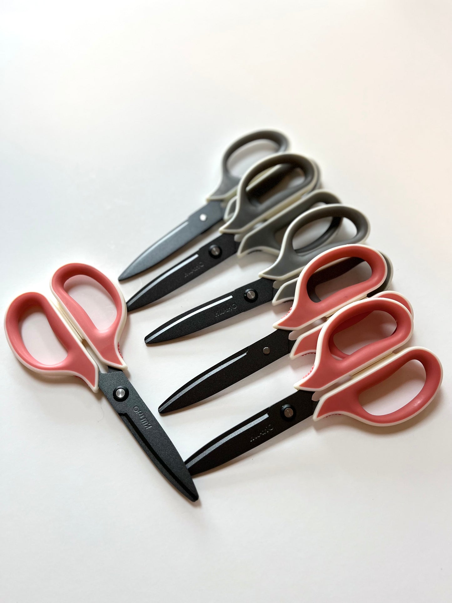 Crafting non-stick scissors
